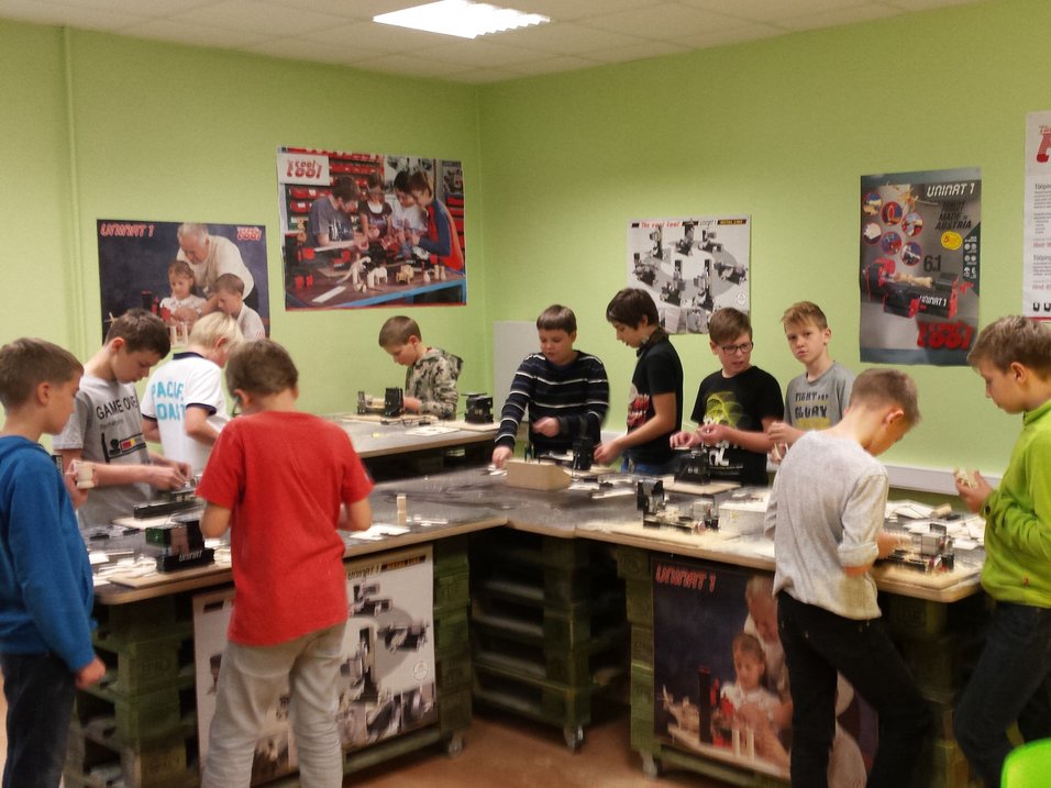 Makerspace wood setup for 15 kids in a classroom